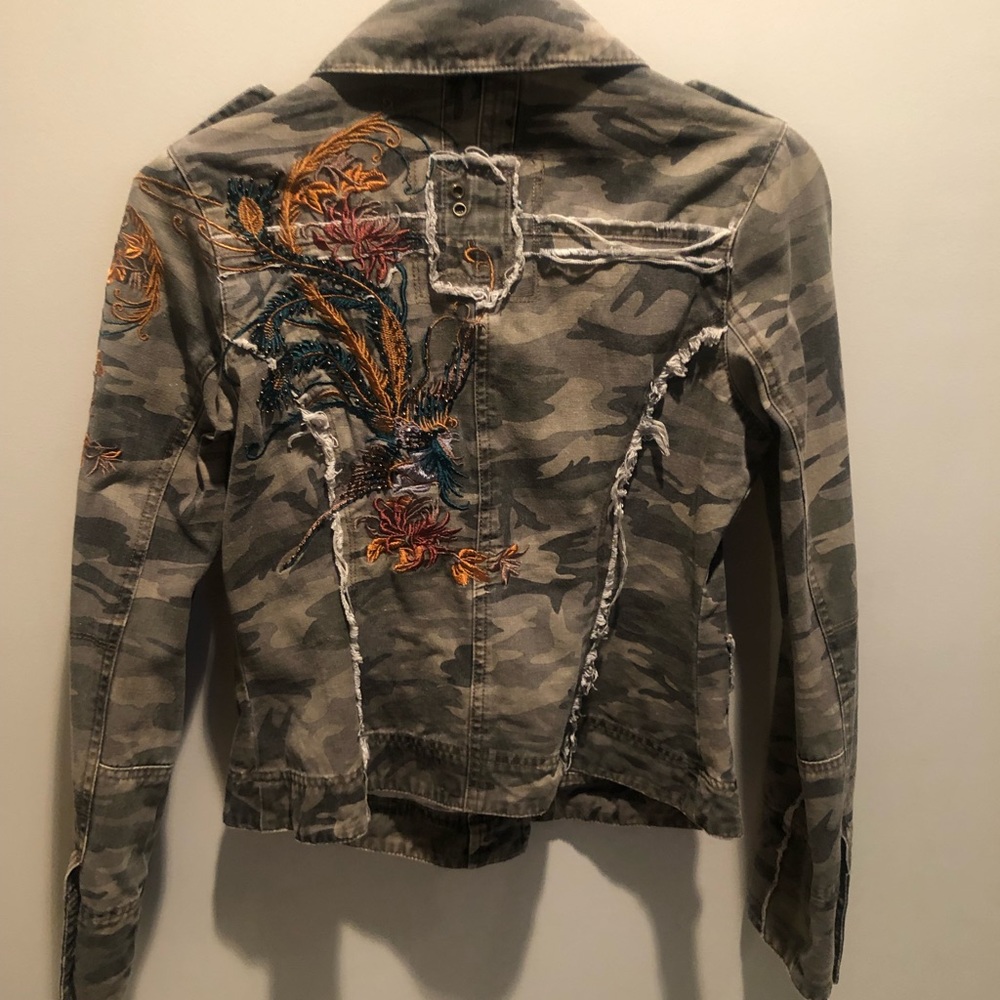 Fun Camo jacket, size S. Patch detail, snug fit